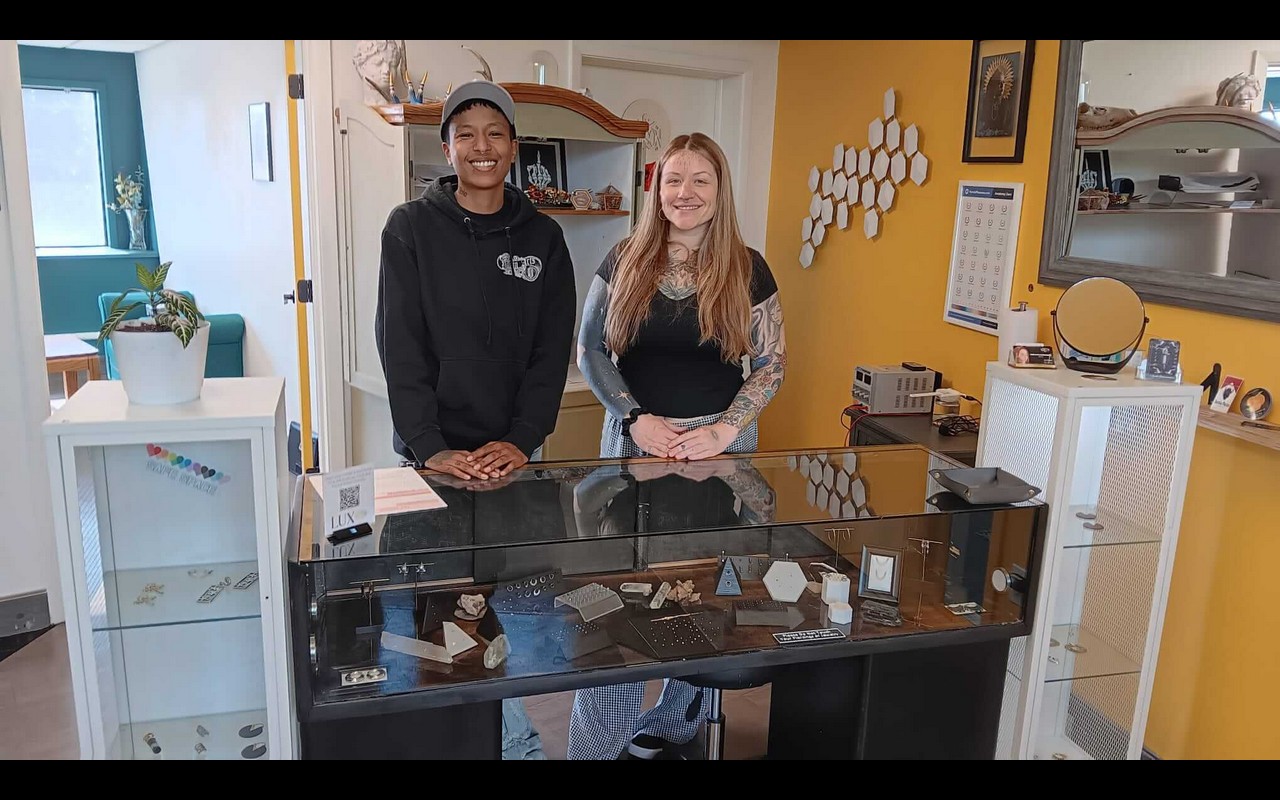 DNA Jewelry Store Customer 38 